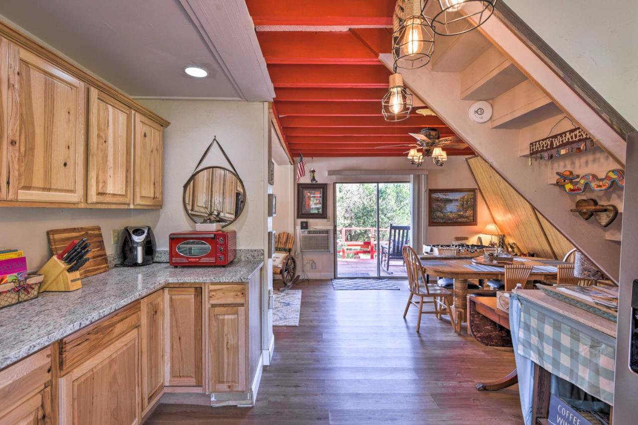 Charming Lake Creek Cabin With Pool Access And Decks Granbury Exteriör bild