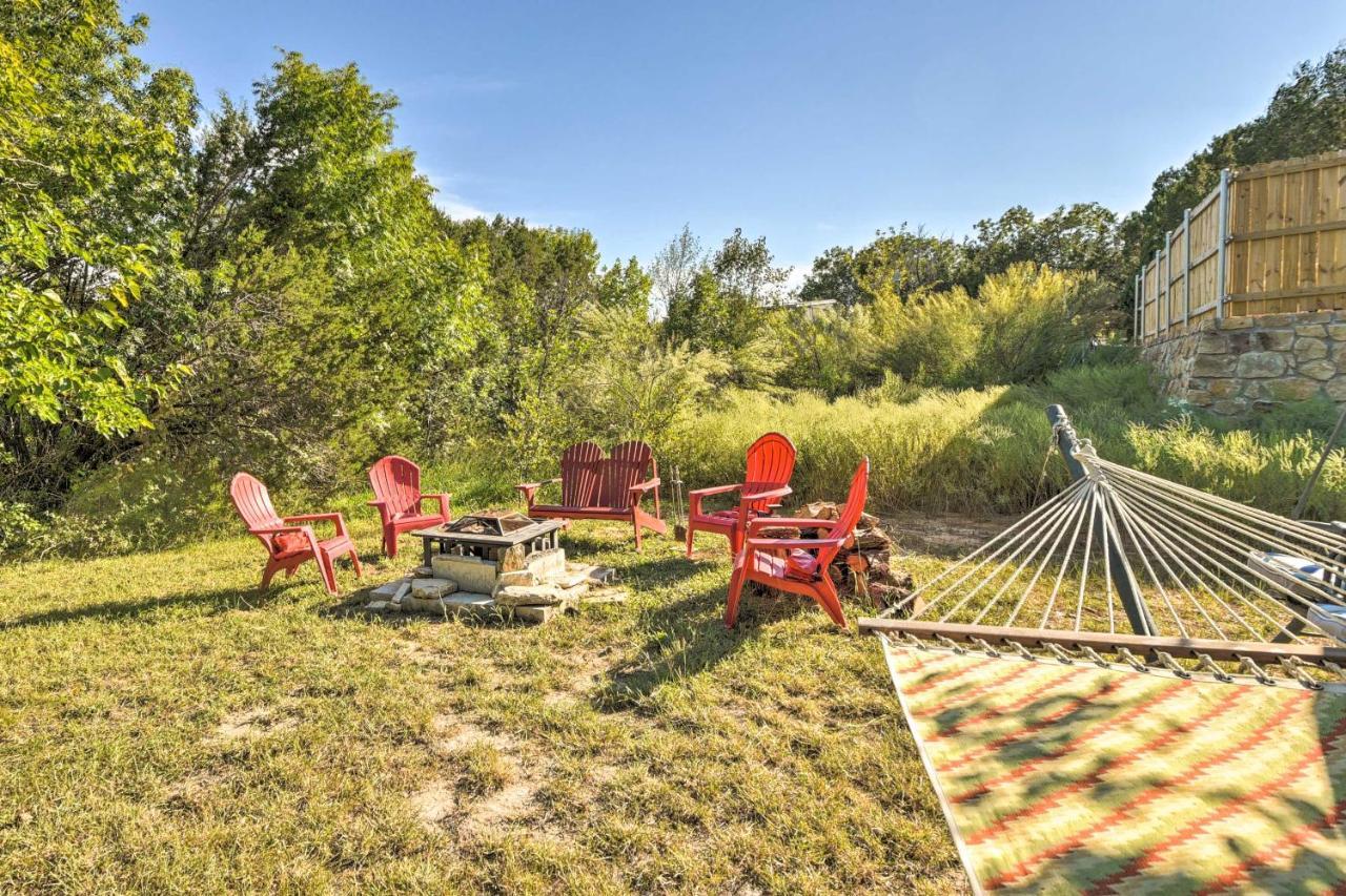 Charming Lake Creek Cabin With Pool Access And Decks Granbury Exteriör bild